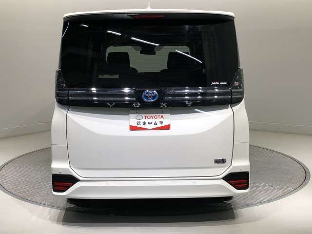Toyota Voxy 9