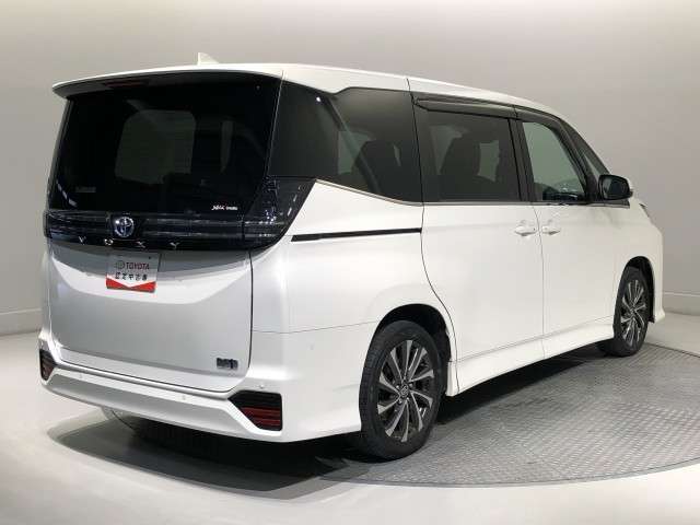 Toyota Voxy 10