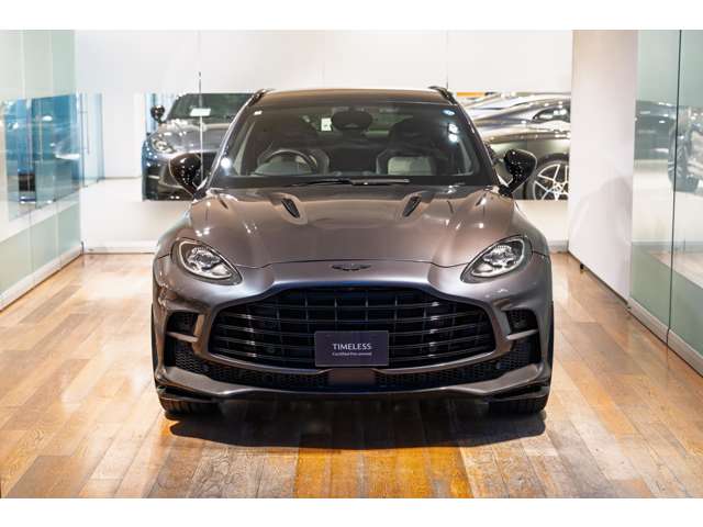 Aston Martin DBX 4