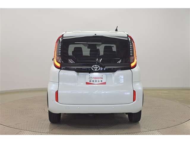 Toyota Sienta 3