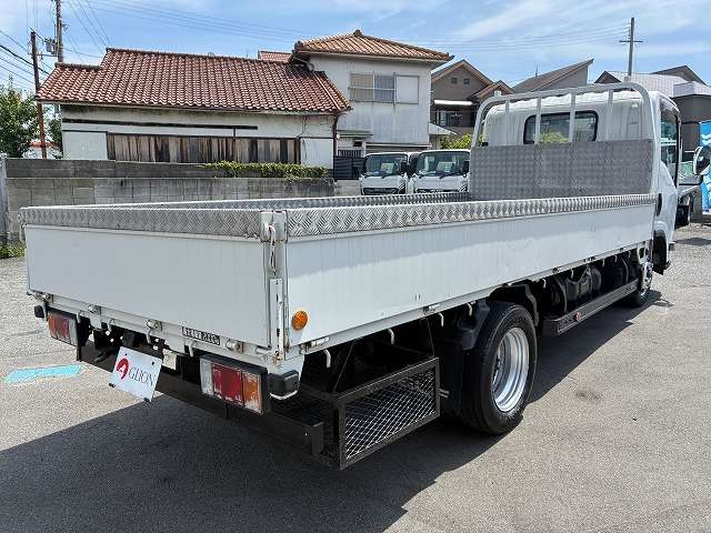 Isuzu Elf 8