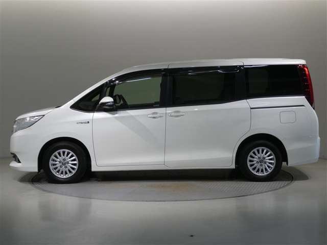 Toyota Noah 4