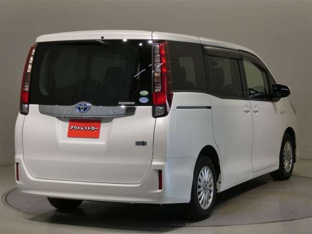 Toyota Noah 5