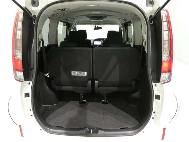 Toyota Noah 10