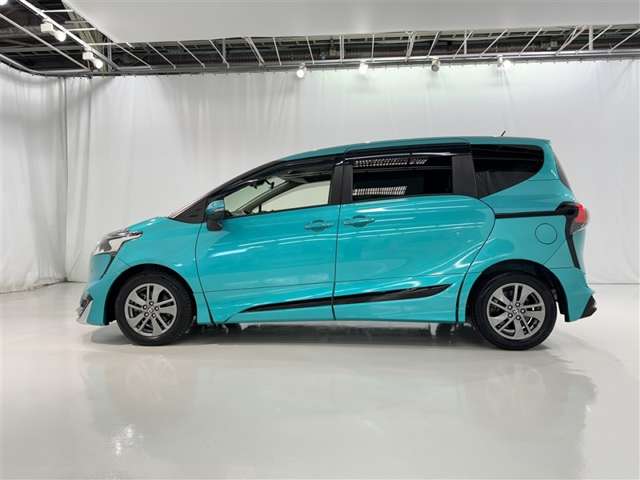 Toyota Sienta 5