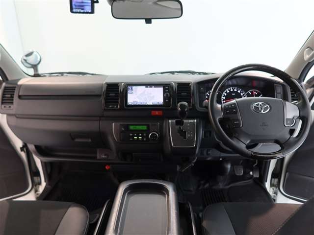 Toyota Hiace Van 8