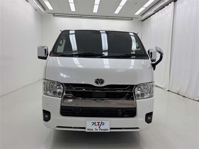Toyota Hiace Van 4