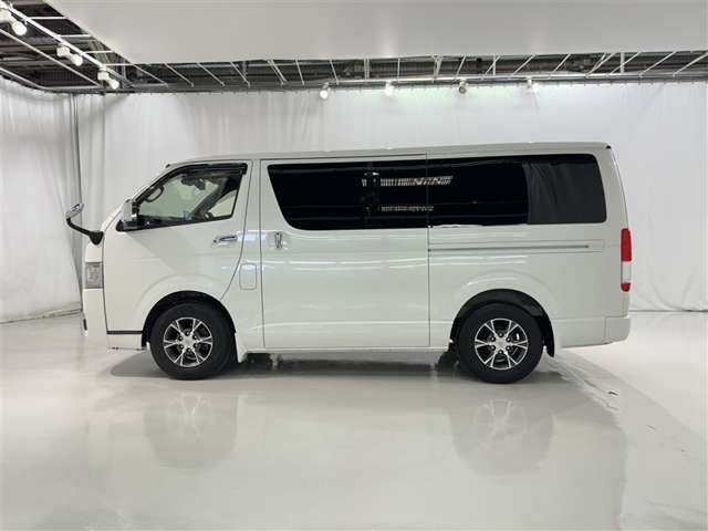 Toyota Hiace Van 5