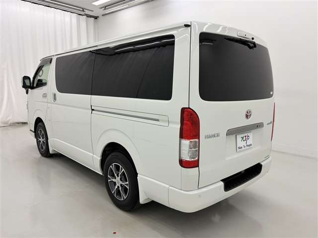 Toyota Hiace Van 6