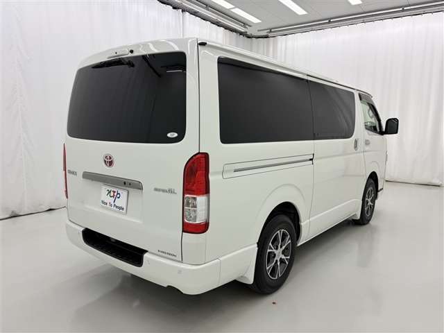 Toyota Hiace Van 7