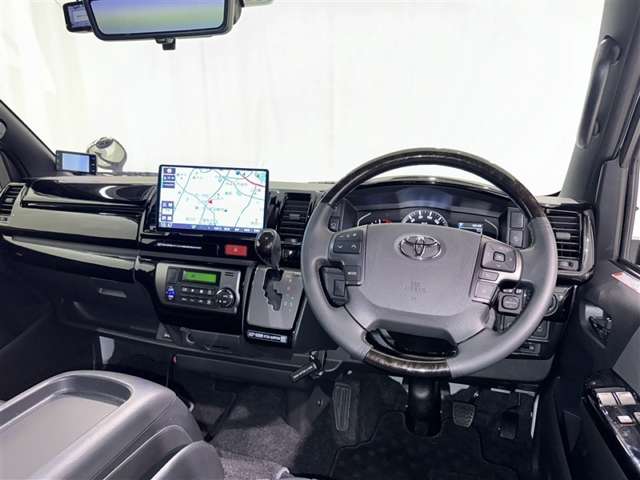 Toyota Hiace Van 9