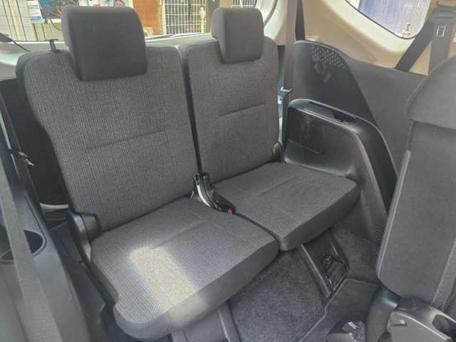 Toyota Sienta 11