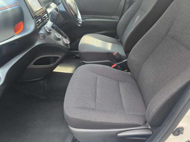 Toyota Sienta 12