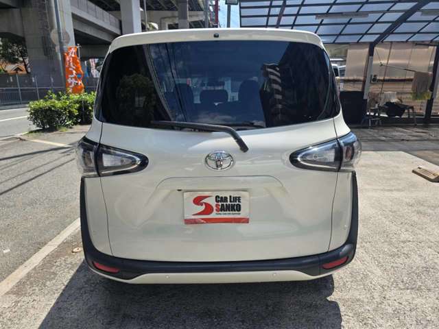 Toyota Sienta 5