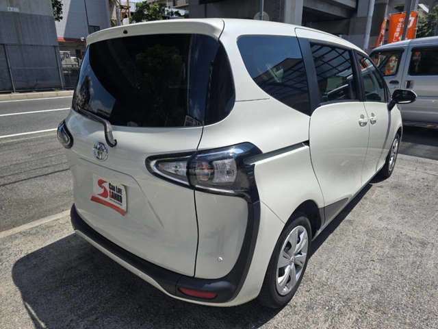 Toyota Sienta 6