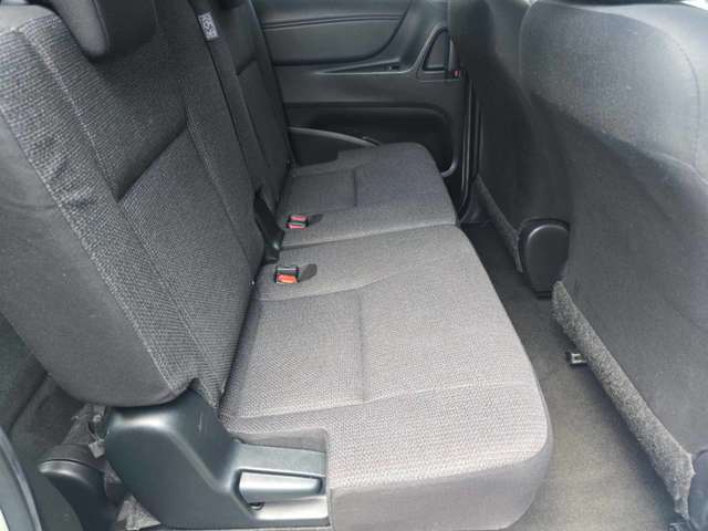 Toyota Sienta 8