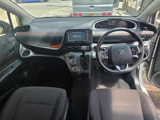 Toyota Sienta 9
