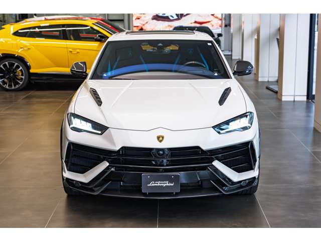 Lamborghini ウルス 4
