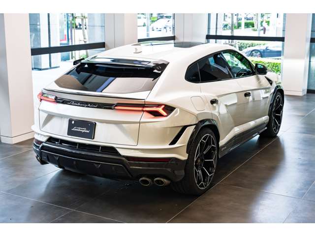 Lamborghini ウルス 7