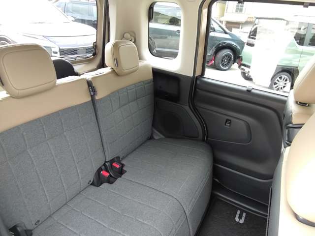 Mitsubishi Delica Mini 8