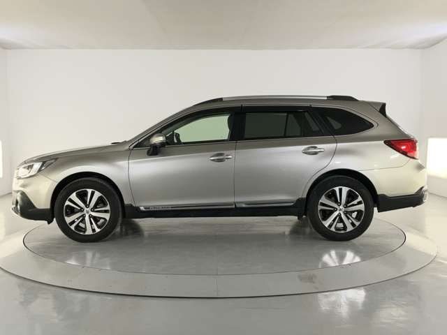 Subaru Legacy Outback 6