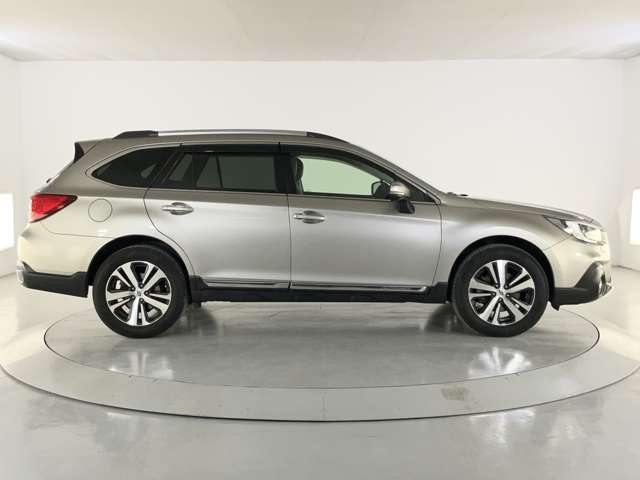 Subaru Legacy Outback 10
