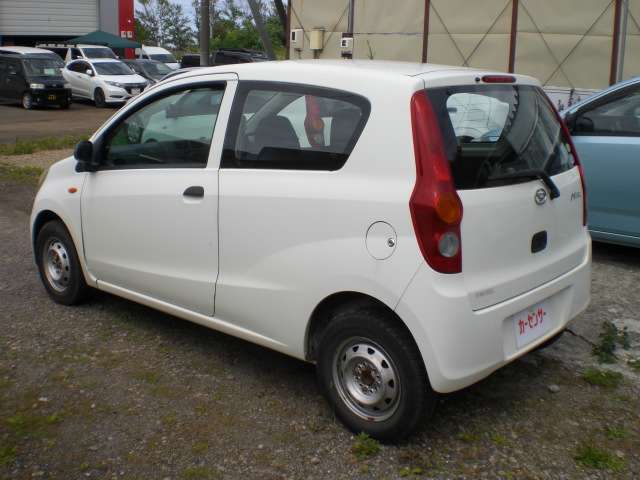 Daihatsu Mira 4