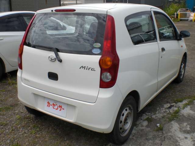 Daihatsu Mira 6