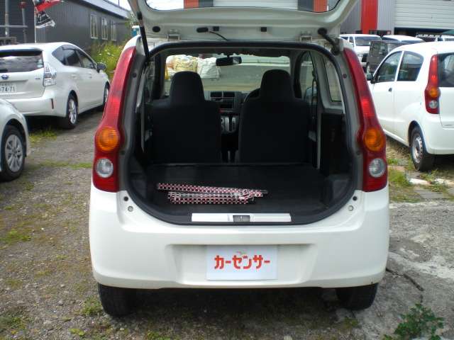 Daihatsu Mira 8