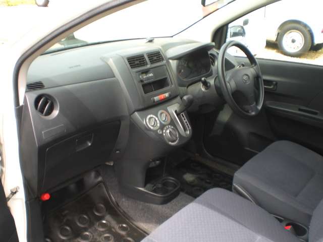 Daihatsu Mira 9