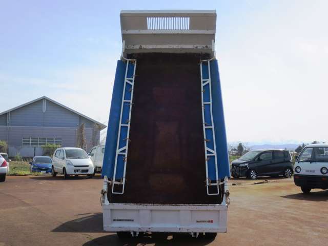 Isuzu Elf 4