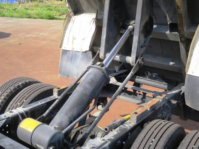 Isuzu Elf 6