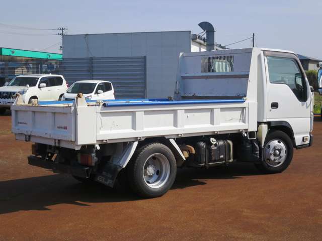 Isuzu Elf 8