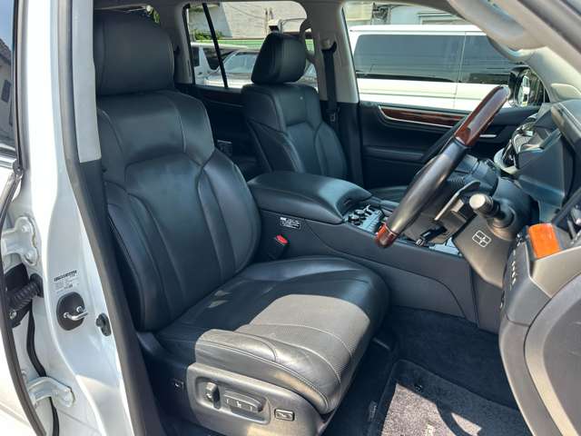 Lexus LX 12