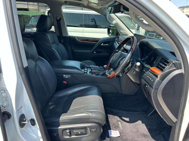 Lexus LX 13