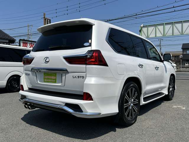 Lexus LX 6