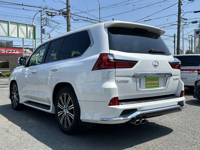 Lexus LX 8