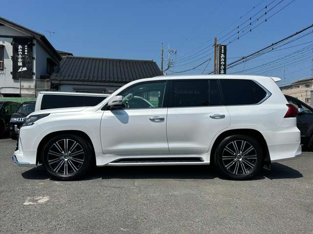 Lexus LX 9