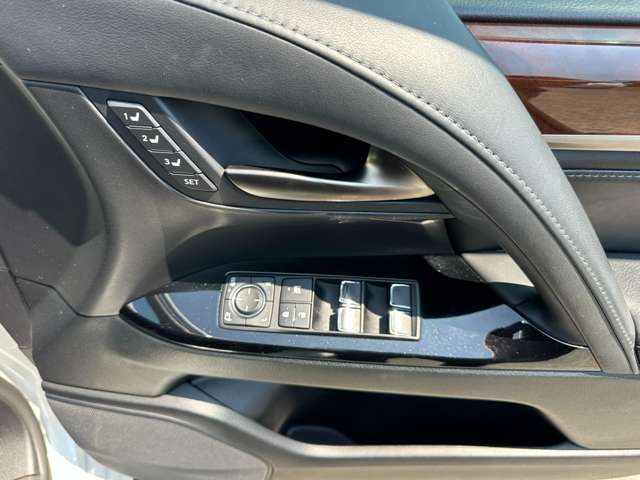 Lexus LX 11