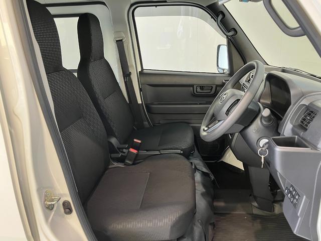 Daihatsu Hijet Cargo 6