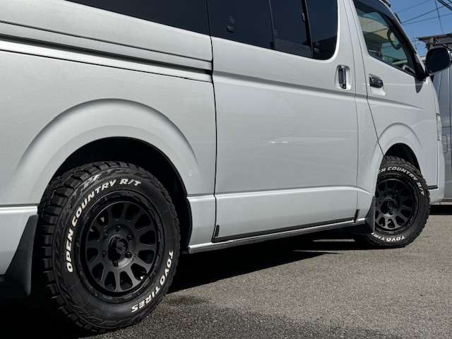 Toyota Hiace Van 11