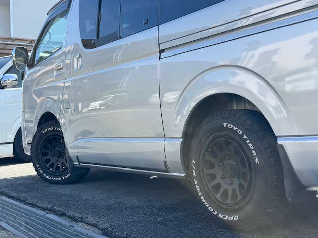 Toyota Hiace Van 12