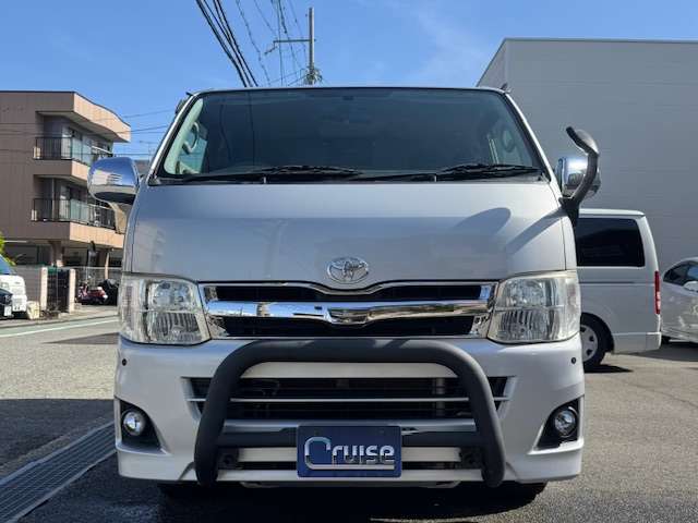 Toyota Hiace Van 4