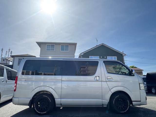Toyota Hiace Van 7