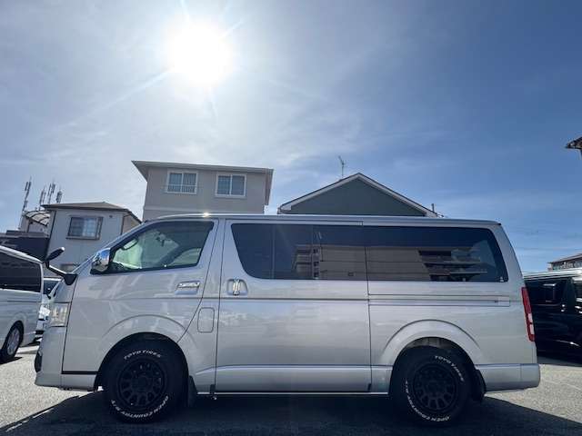 Toyota Hiace Van 8