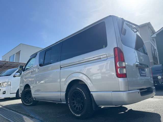 Toyota Hiace Van 10