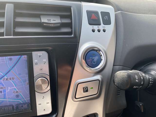 Toyota Prius α 11