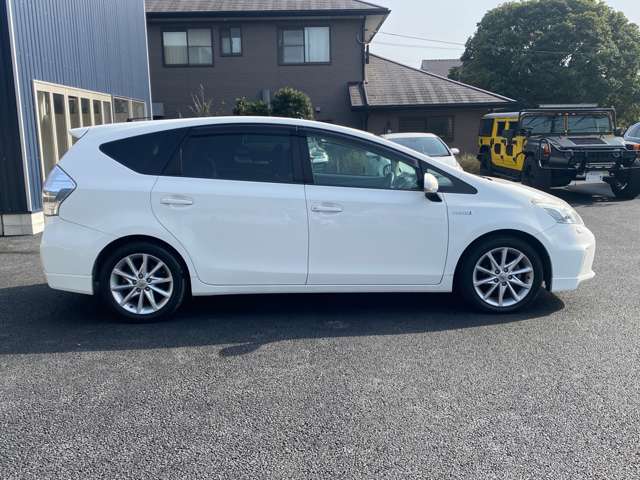 Toyota Prius α 5