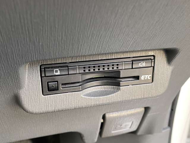 Toyota Prius α 8