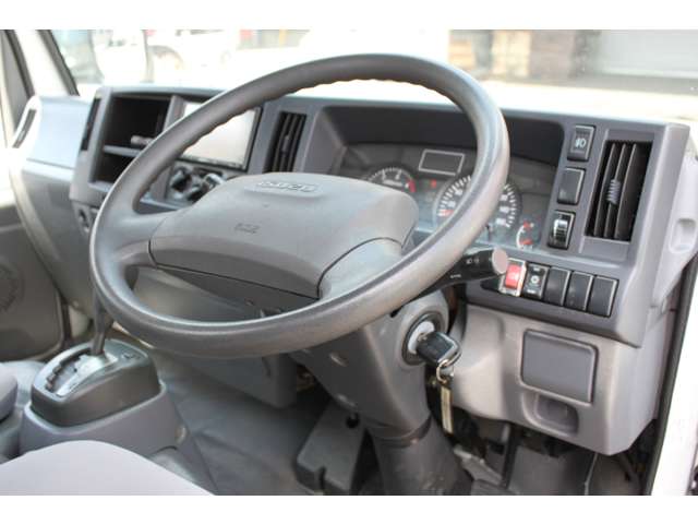 Isuzu Elf 8